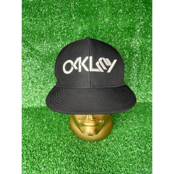 Oakley Snapback Mesh Back Baseball Cap Hat Black Adjustable Outdoors - Picture 1 of 7